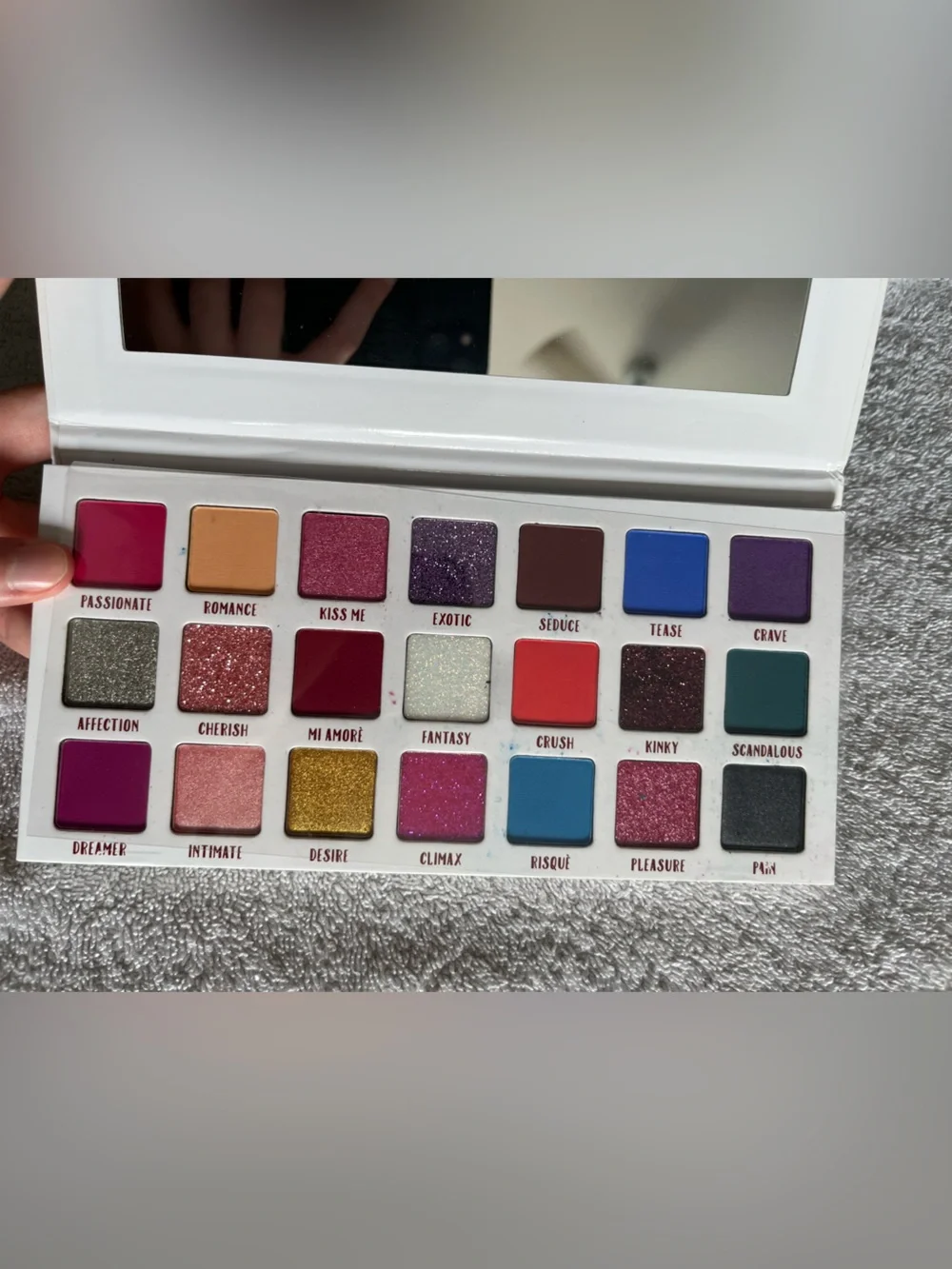 Beauty Shakers 'Love or Lust' Eyeshadow Palette - Red Rose & Flame Shades